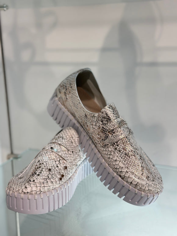 Snake print sneaker – Chic Boutique PR - Main Image
